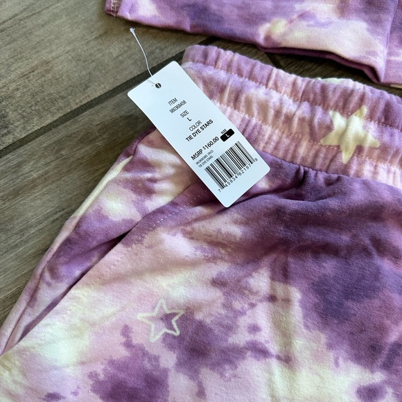 WildFox sweatshirt & short lounge set, tie dye stars - Picture 2 of 4